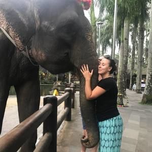 Meet your Posher, Holly